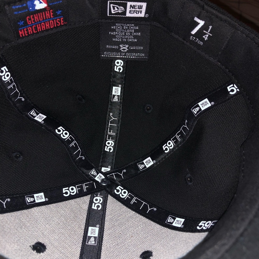 Black LA dodgers hat size 7 1/4. Never worn - Picture 2 of 2